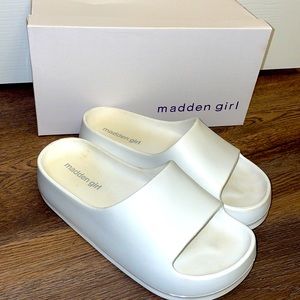 Madden Girl Size 7 white slides